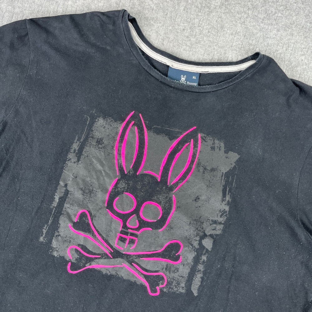 Psycho Bunny T-Shirt Mens XL Fits medium Black Pink Skull Crossbones Graphic Tee